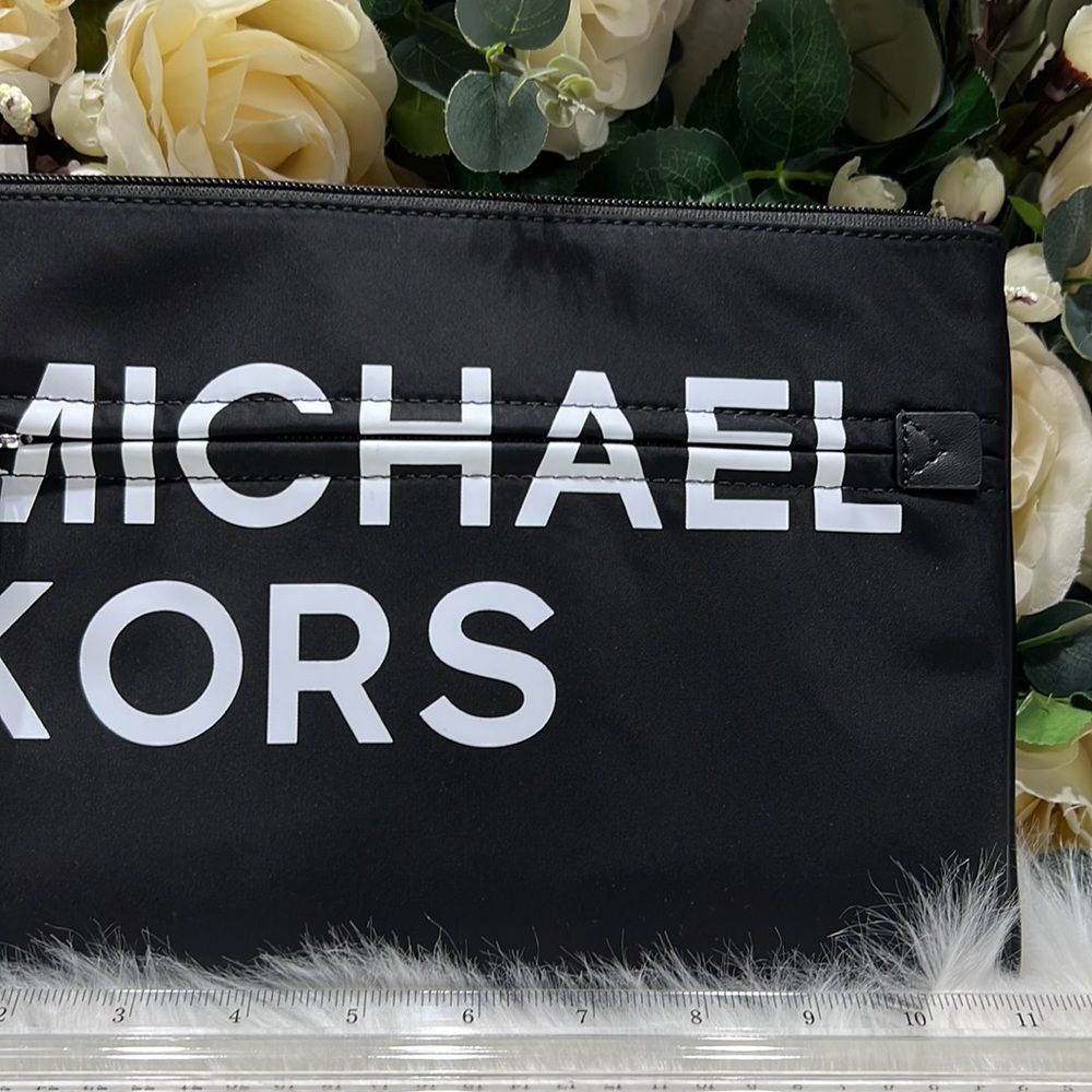 NWT MICHAEL KORS BLACK LARGE SPORTS WRISTLET/ CLUTCH - Picture 14 of 16